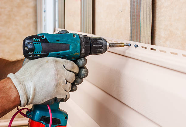 Affordable siding repair and maintenance services in Maple Bluff, WI